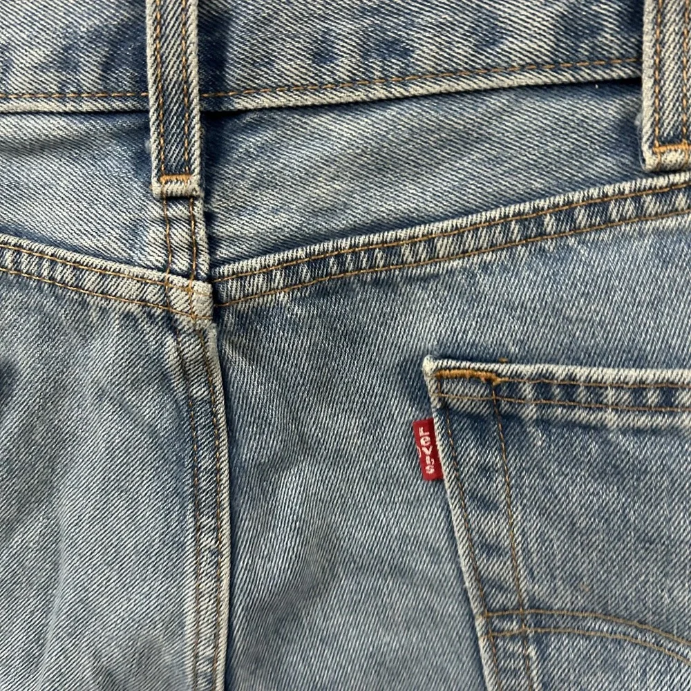 Levis Jeans Mens 38x34 Blue Denim 550 Relaxed Fit American Work Wear Light Wash